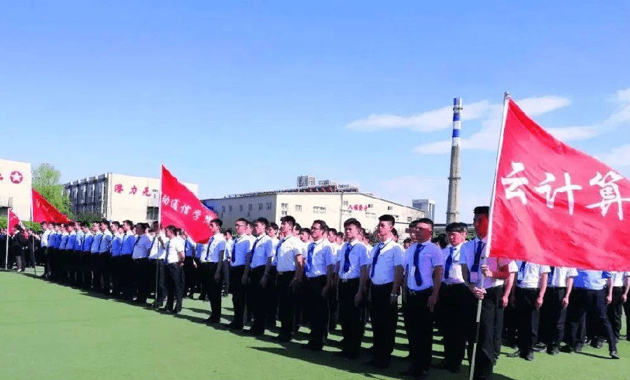 ”八維教育培訓(xùn)學(xué)校”/