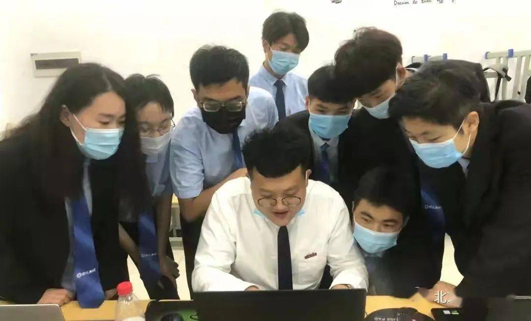 八維教育培訓學校為莘莘學子搭建高效就業(yè)橋梁