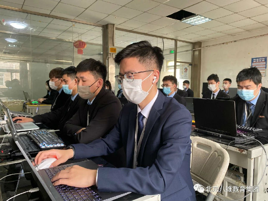 走進八維學院游戲開發培訓專業成為前沿技術型人才