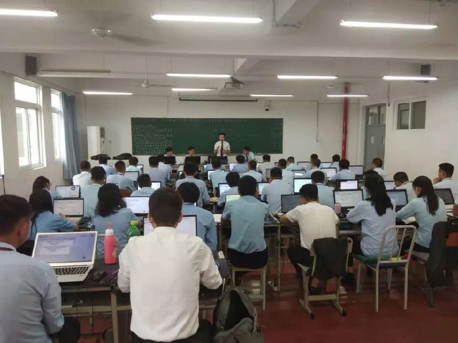 八維學校前沿IT技術培訓強增進學子職場高端就業(yè)