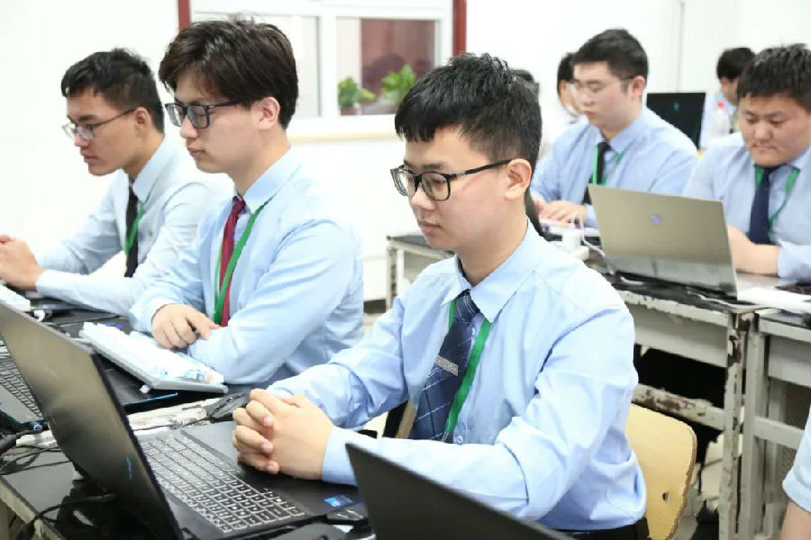 八維集團賦能數字化時代下教育創新打造未來就業巨大優勢