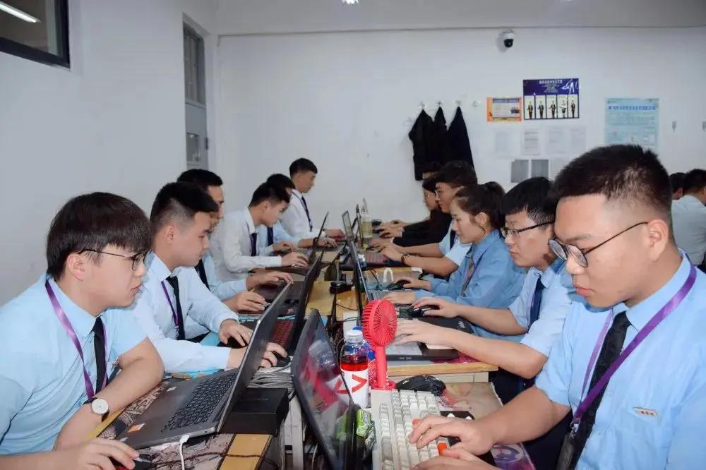 八維教育為學生打造實習就業的直通車