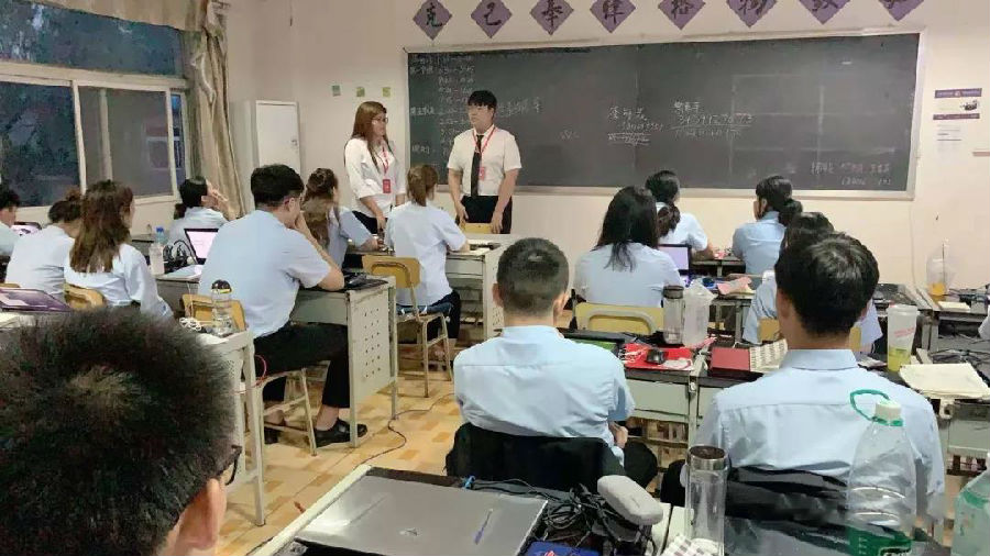 八維職業(yè)學(xué)校培育精英塑造未來
