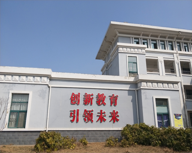八維教育獨創核心競爭力鍛造體系引領學子躍上成功巔峰