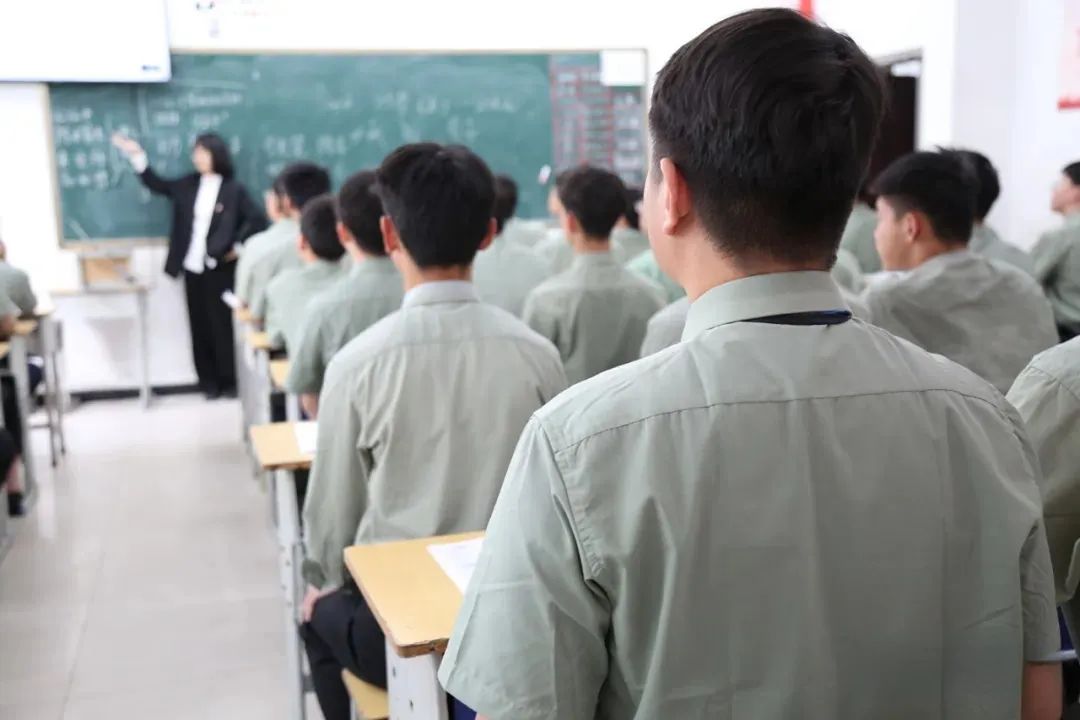 江蘇宿遷八維教育職業(yè)學(xué)校數(shù)字技術(shù)點(diǎn)亮智慧人生開啟未來(lái)新篇章