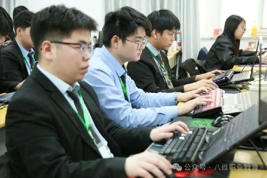江蘇宿遷八維學(xué)校引領(lǐng)就業(yè)潮流打造市場搶手技能型人才