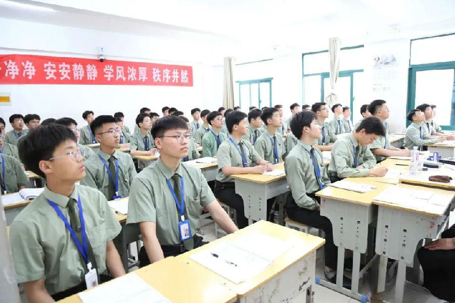 江蘇宿遷八維學(xué)校AI技能人才的孵化器智慧未來的筑夢者