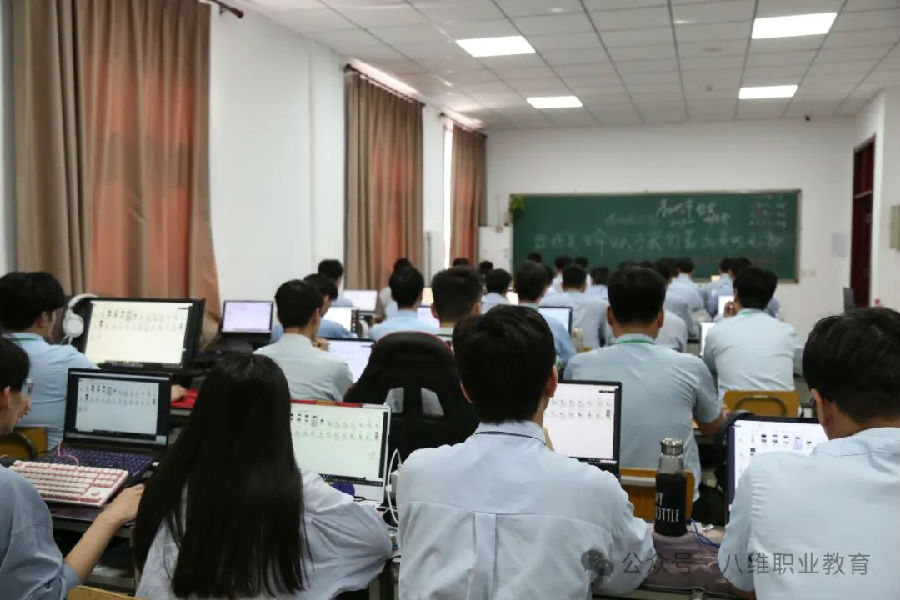 江蘇宿遷八維教育引領人工智能AI教育塑造AI領域的領航者與人才