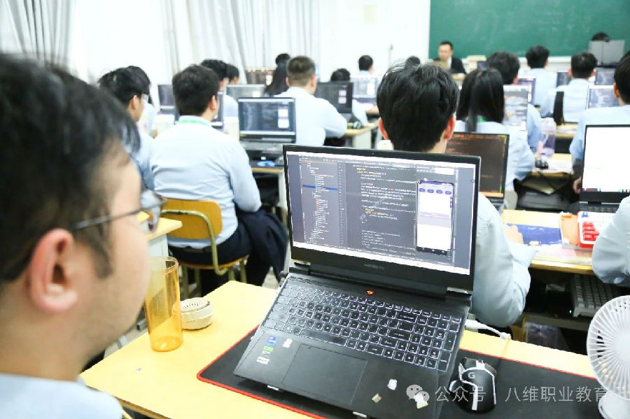 江蘇宿遷八維學校數字技術浪潮的領航者鑄就未來數字精英