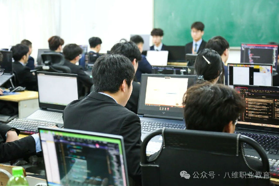 江蘇宿遷八維學校數字技術浪潮的領航者鑄就未來數字精英