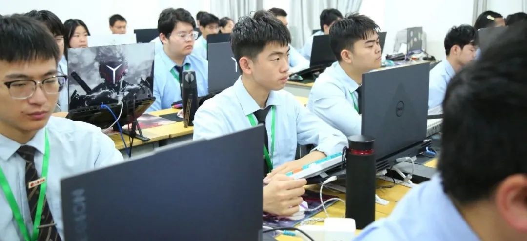 江蘇宿遷八維學校數字技術浪潮的弄潮兒打造未來數字精英的搖籃