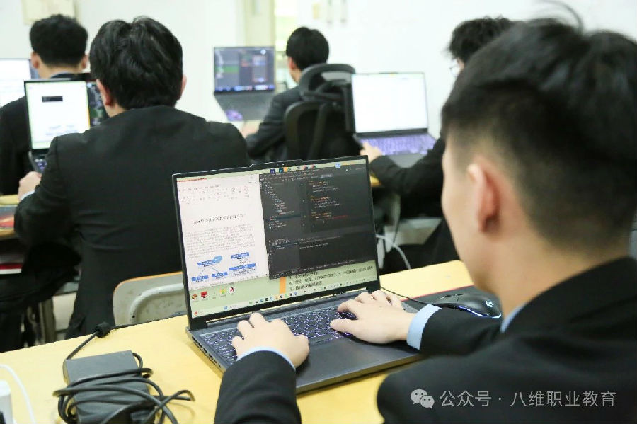 江蘇宿遷八維學(xué)校數(shù)字技術(shù)浪潮的領(lǐng)航者打造數(shù)字精英的搖籃
