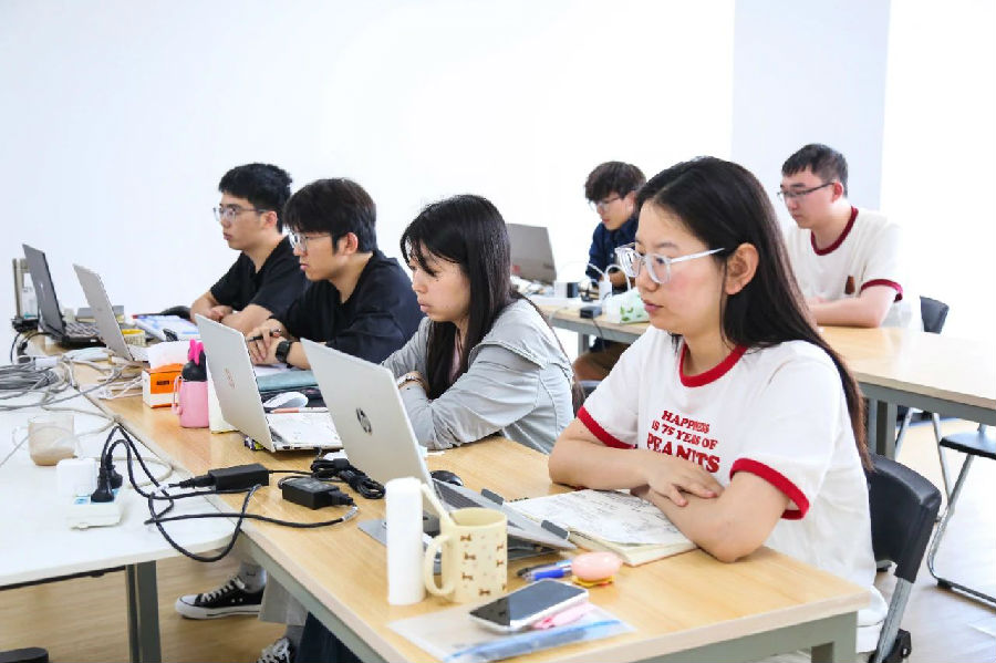 八維職業(yè)學(xué)校大學(xué)生短期精英班開啟職場高速通道