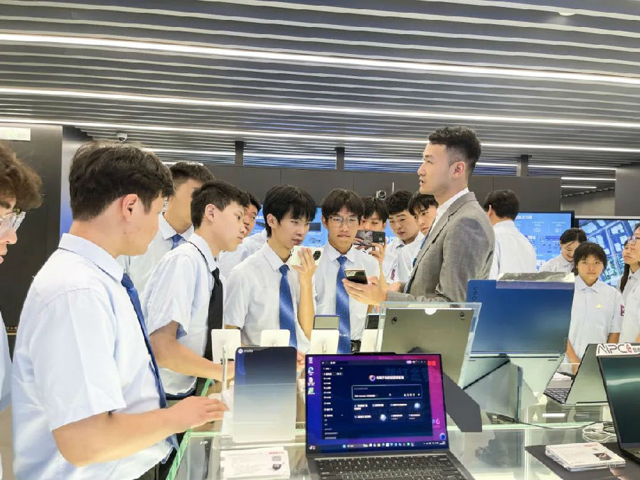 八維職業學校解鎖數字技術新領域鑄就未來IT精英的輝煌之路