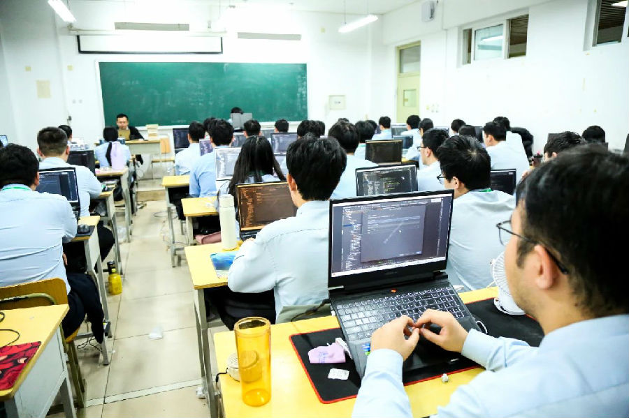 八維職業學校打造學子們就業啟航站引領你走向成功