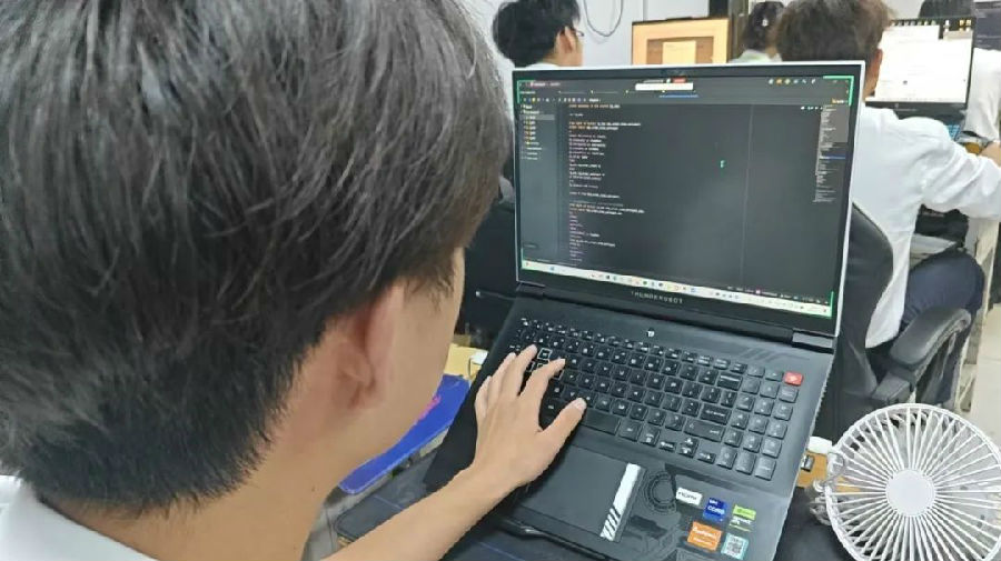 八維職業(yè)學(xué)校大數(shù)據(jù)專業(yè)風(fēng)采綻放引領(lǐng)科技潮流解鎖就業(yè)薪動(dòng)力