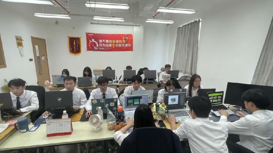 八維職業(yè)學(xué)校AI領(lǐng)域的教育領(lǐng)航者照亮未來職業(yè)之路