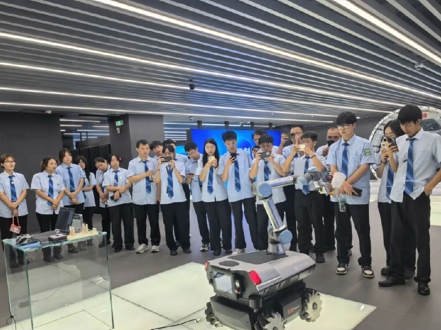 八維職業(yè)學(xué)校解鎖你的職業(yè)硬實(shí)力鑄就你的職場(chǎng)輝煌傳奇