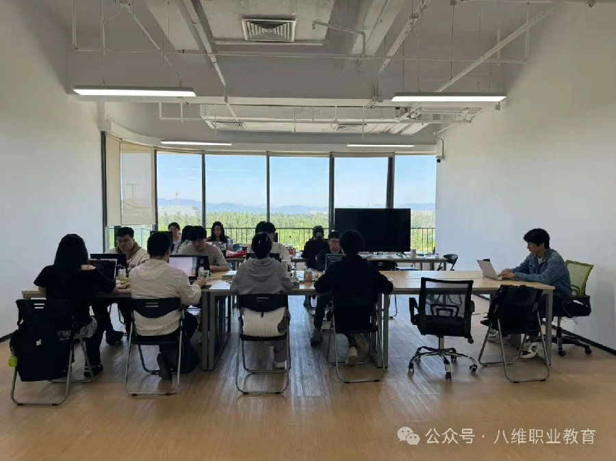 八維職業(yè)學(xué)校國(guó)際新媒體最近就業(yè)喜報(bào)來(lái)襲