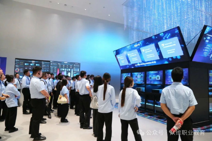 八維職業學校探索科技前沿的無限魅力鍛造未來職場數字技術精英人才