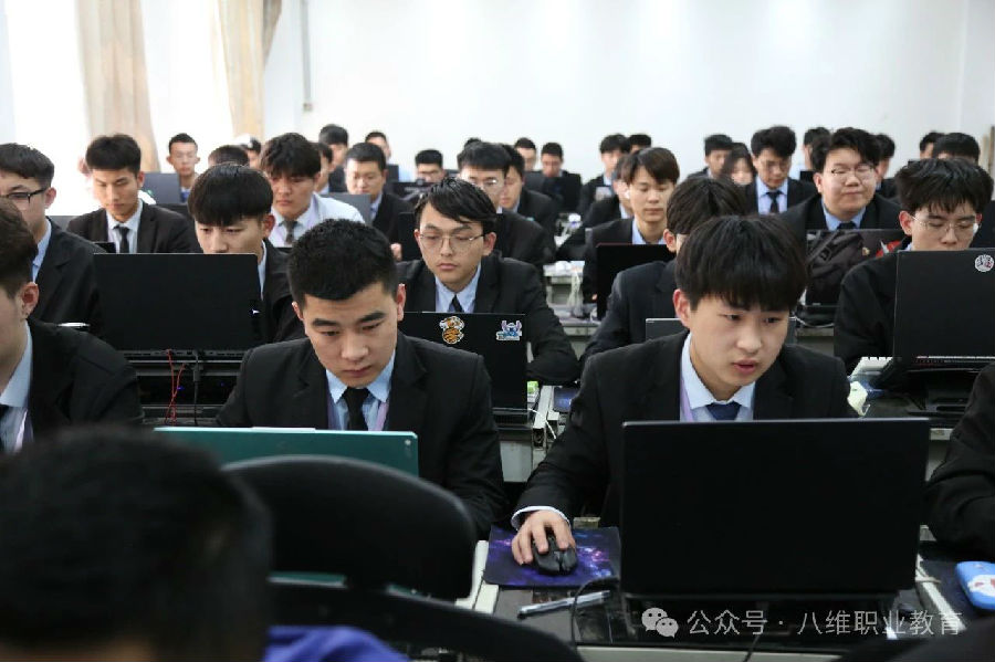 江蘇宿遷八維學校：解鎖大學生數字技能，開啟未來科技大門！