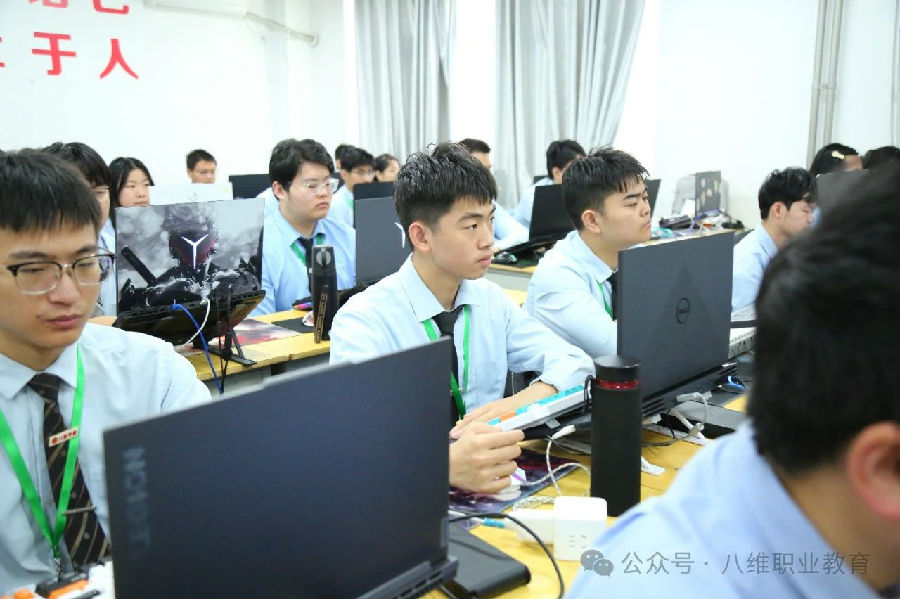 八維教育：編織數字未來，領航網站工程新篇章！