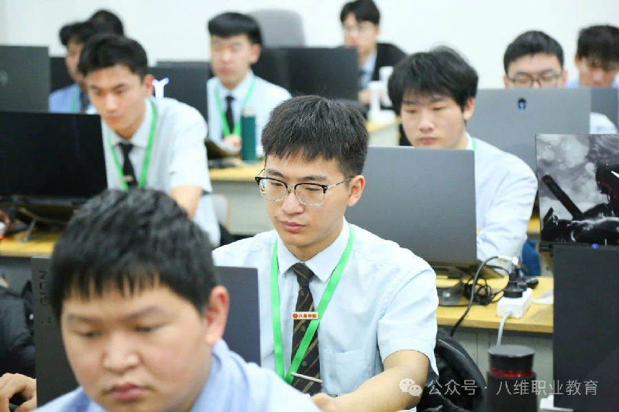 八維教育：解鎖就業新篇章，職場之路暢通無阻！