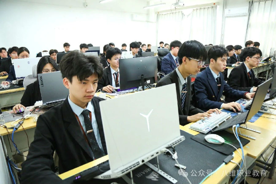 八維教育：打造技能型人才的高地，引領未來職場新風尚！