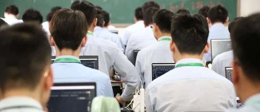 八維職業學校國際新媒體專業5天免費試聽課開課