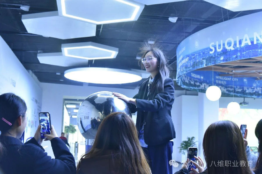 八維職業(yè)學(xué)校：打造職業(yè)教育新典范，助力學(xué)子高效快樂成才！