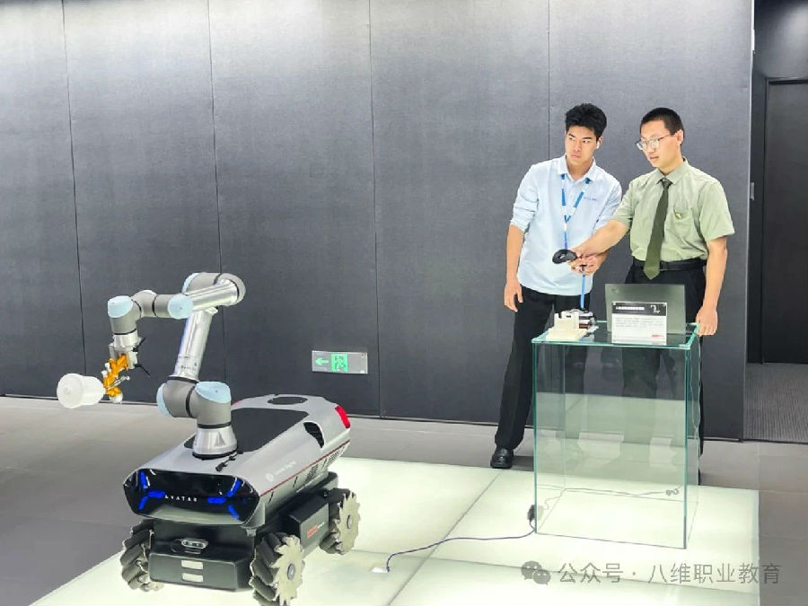 八維職業學校：解鎖人工智能科技前沿新密碼，照亮未來科技的無垠征途！