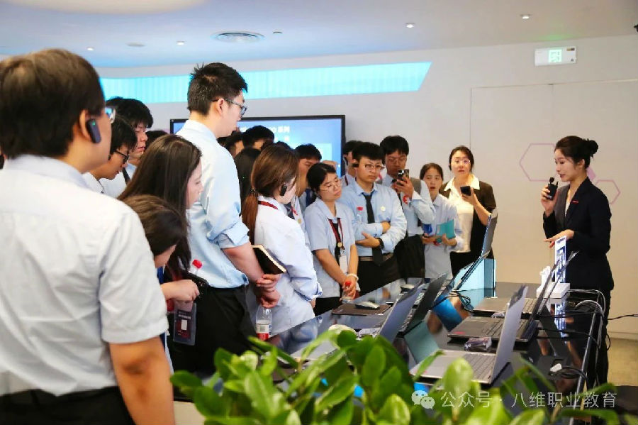 八維職業學校：把握未來職業趨勢，鑄就未來職場就業輝煌之路！